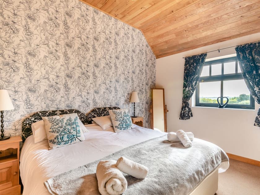 Double bedroom | Bluebell Cottage - Poachers Hideaway, Belchford