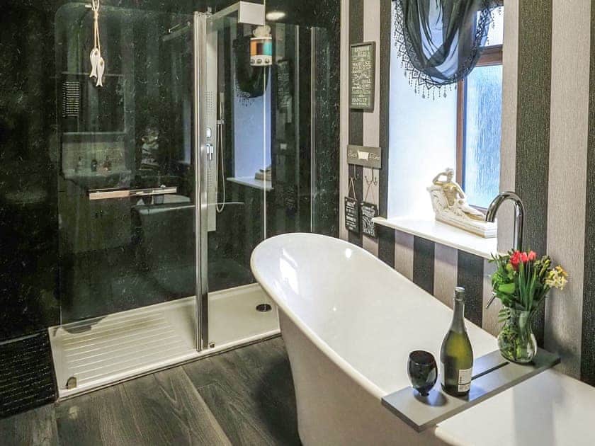 Bathroom | Valhalla Brae, Keiss, near Wick