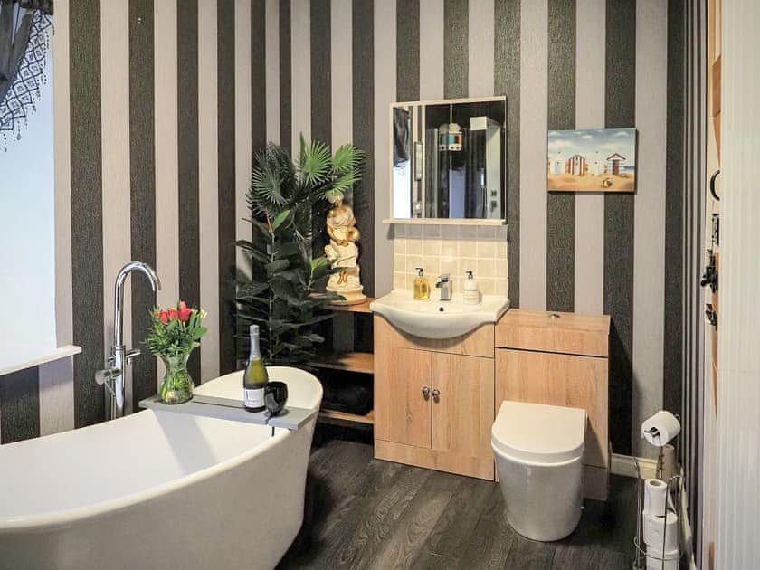 Bathroom | Valhalla Brae, Keiss, near Wick