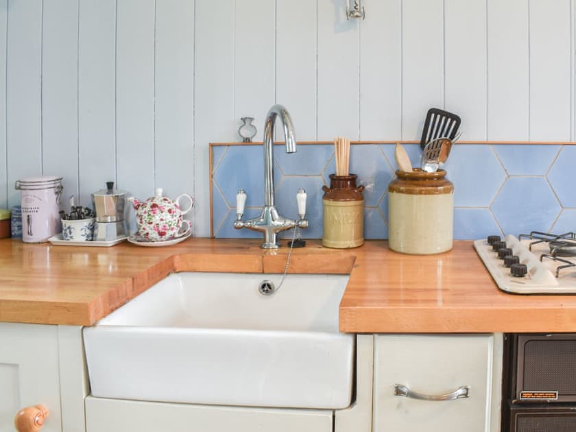 Interior | Farmhouse Garden Shepherds Hut, Thursley