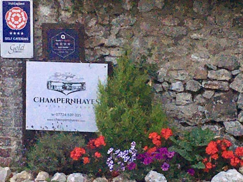 Setting | Lark - Champernhayes, Wooton Fitzpaine, near Charmouth