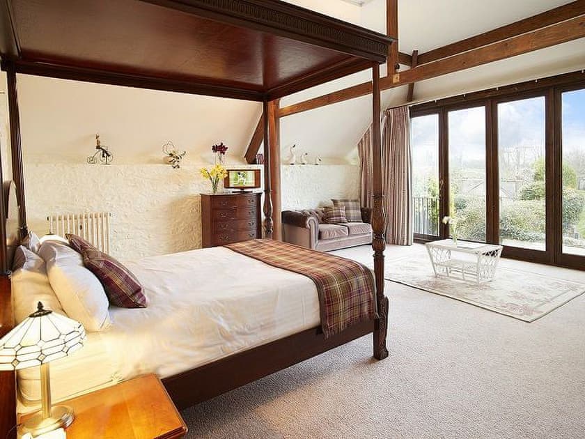 Four Poster bedroom | The Barn - Champernhayes, Wooton Fitzpaine, near Charmouth