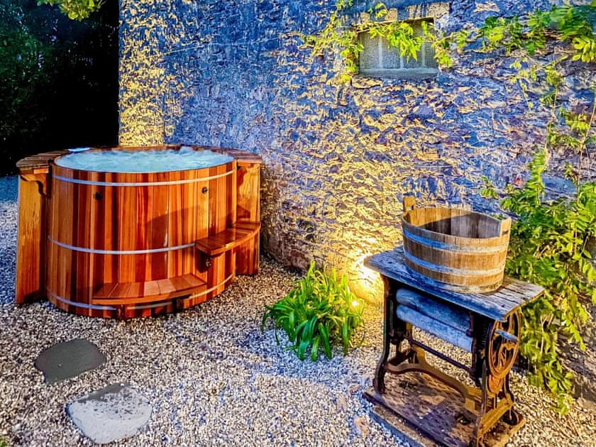 Hot tub area in the evening | St Annes Manor, Torquay