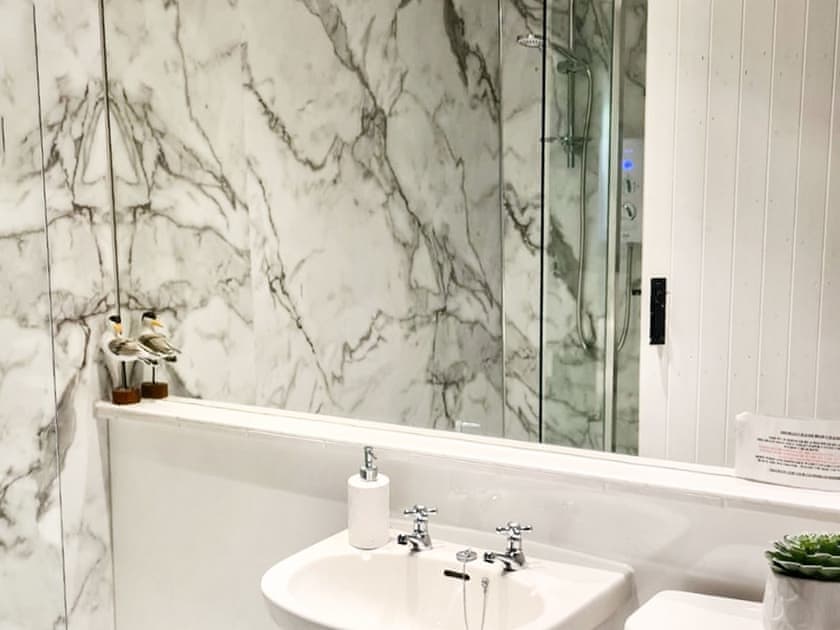 Shower room | Swallow - Champernhayes, Wooton Fitzpaine, near Charmouth