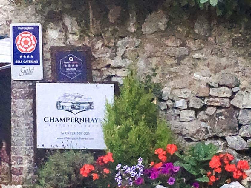 Garden and grounds | Swallow, Blackbird - Champernhayes, Wooton Fitzpaine, near Charmouth