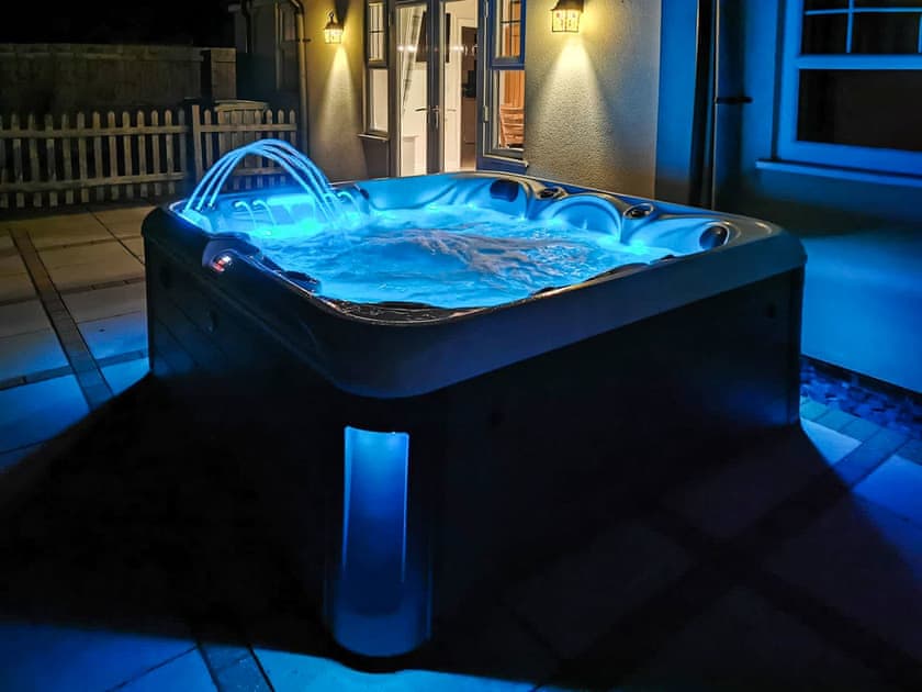 Hot tub with lights and fountain | Nurseries Cottage, Mumby