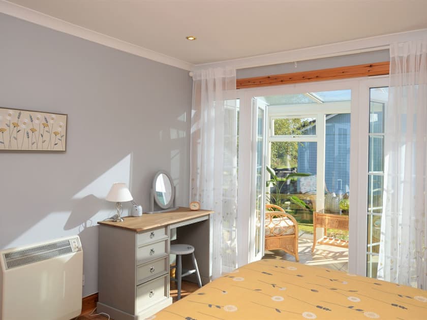 Double bedroom with sunroom | Bay View, Inverneill, near Tarbert