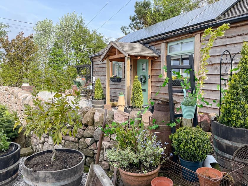 Exterior | Little Pines Lodge, Biddulph
