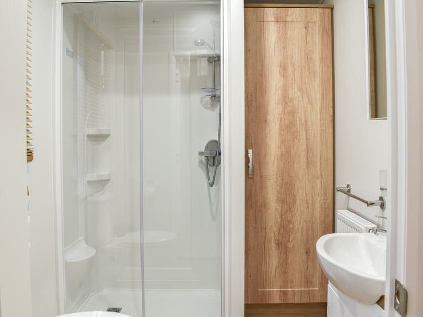 En-suite | 26 Newperran Holiday Resort, Goonhavern, near Perranporth