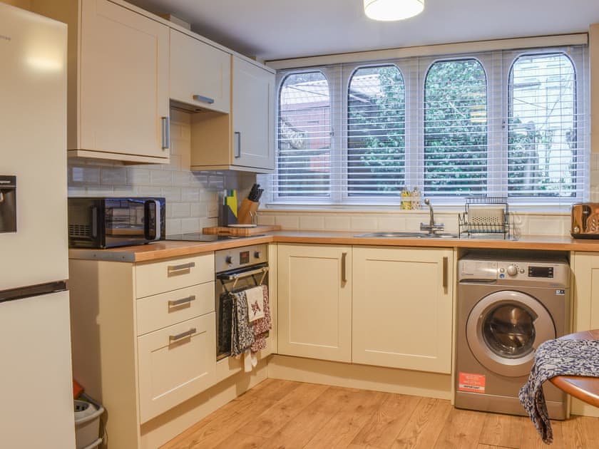 Kitchen area | South Wing Coldharbour Park Farm, Liss