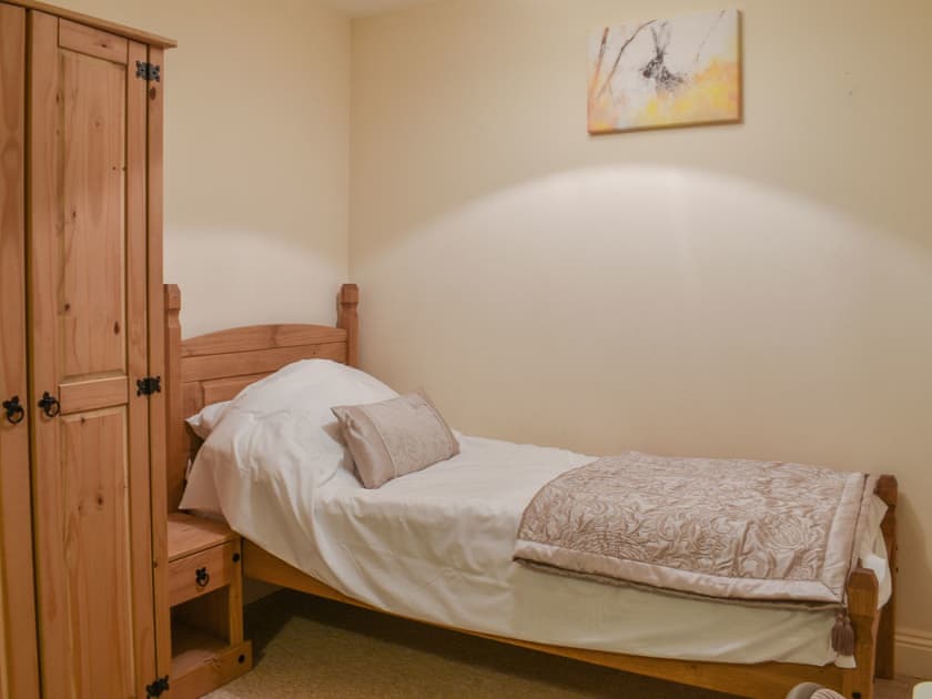 Single bedroom | South Wing Coldharbour Park Farm, Liss