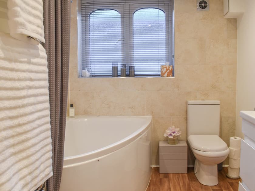 Bathroom | South Wing Coldharbour Park Farm, Liss