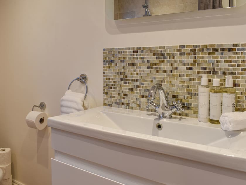Bathroom | South Wing Coldharbour Park Farm, Liss
