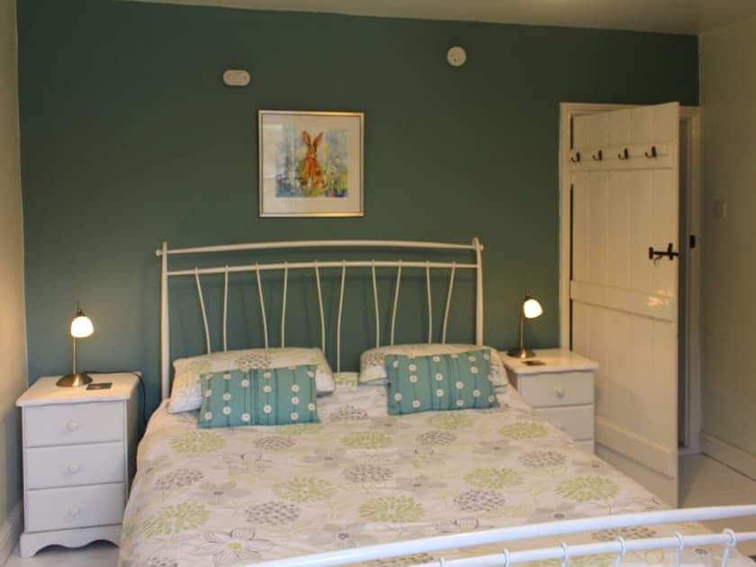Double bedroom | Thorncliffe Cottage, Tideswell, near Bakewell