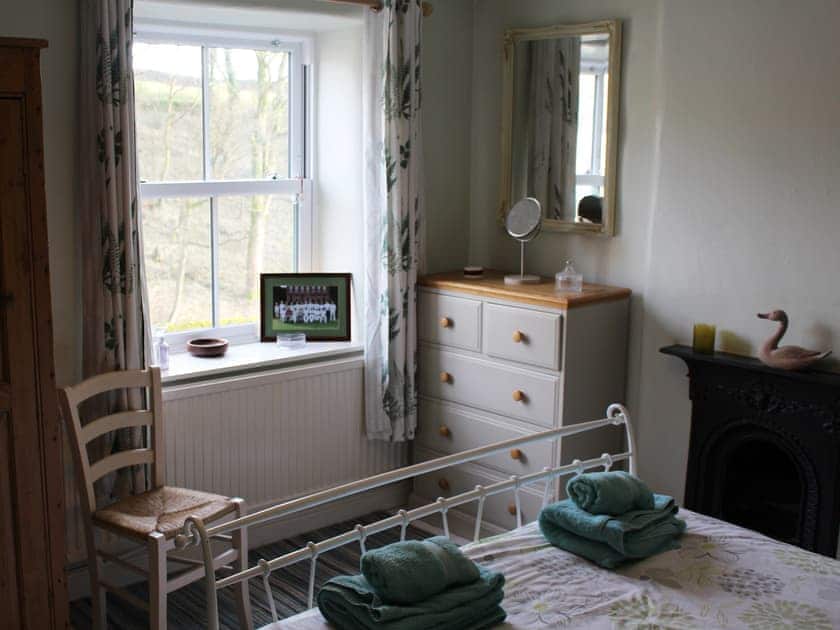 Double bedroom | Thorncliffe Cottage, Tideswell, near Bakewell