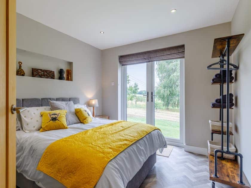 King size bedroom | Bee Keepers Cottage - Lower Delves Farm, Shirland, near Alfreton