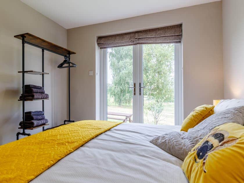 King size bedroom | Bee Keepers Cottage - Lower Delves Farm, Shirland, near Alfreton