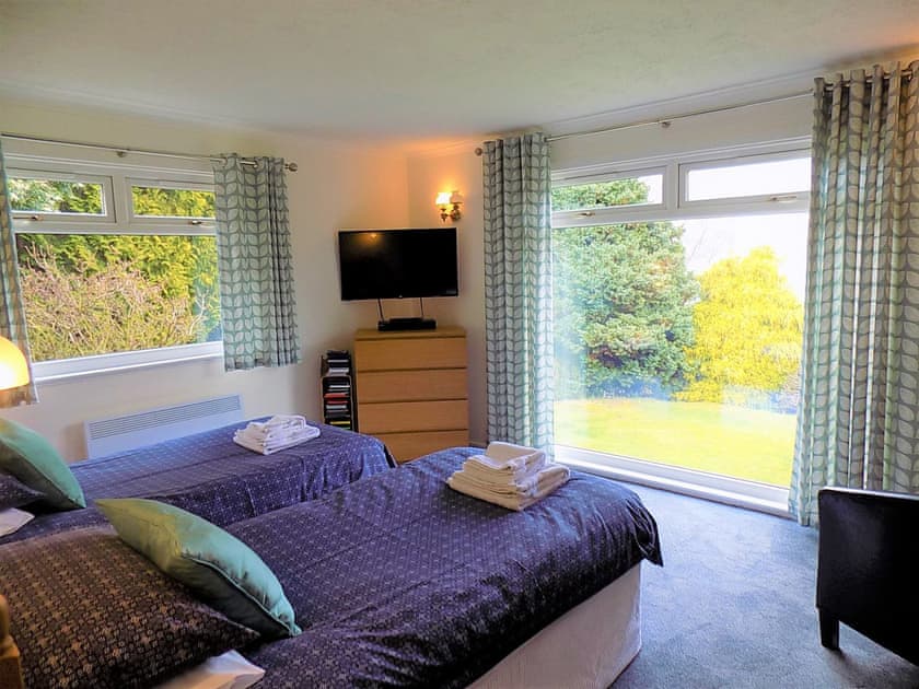 Twin bedroom | Feaugh Cottage, Lochgoilhead, near Inverary