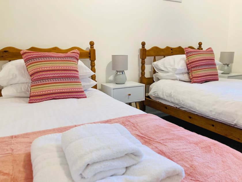 Twin bedroom | Achintee Cottage No.2 - Achintee Cottages, Fort William