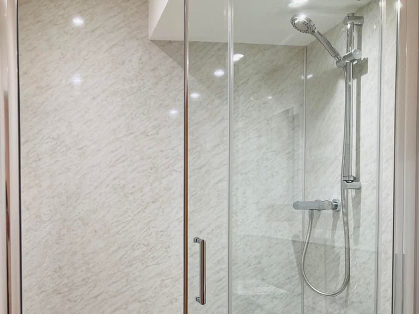 Shower room | Achintee Cottage No.2 - Achintee Cottages, Fort William