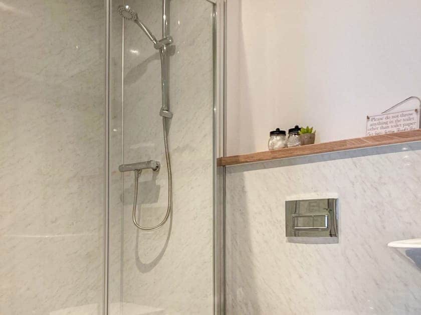 Shower room | Achintee Cottage No.1 - Achintee Cottages, Fort William