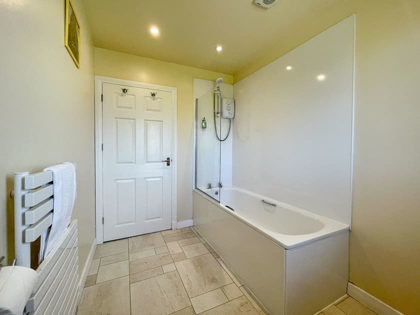 Bathroom | Lochiel Apartment, Fort William