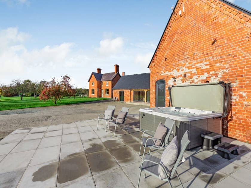 Hot tub | Buckley Farm, Barn 2 - Buckley Farm Barns, Oswestry