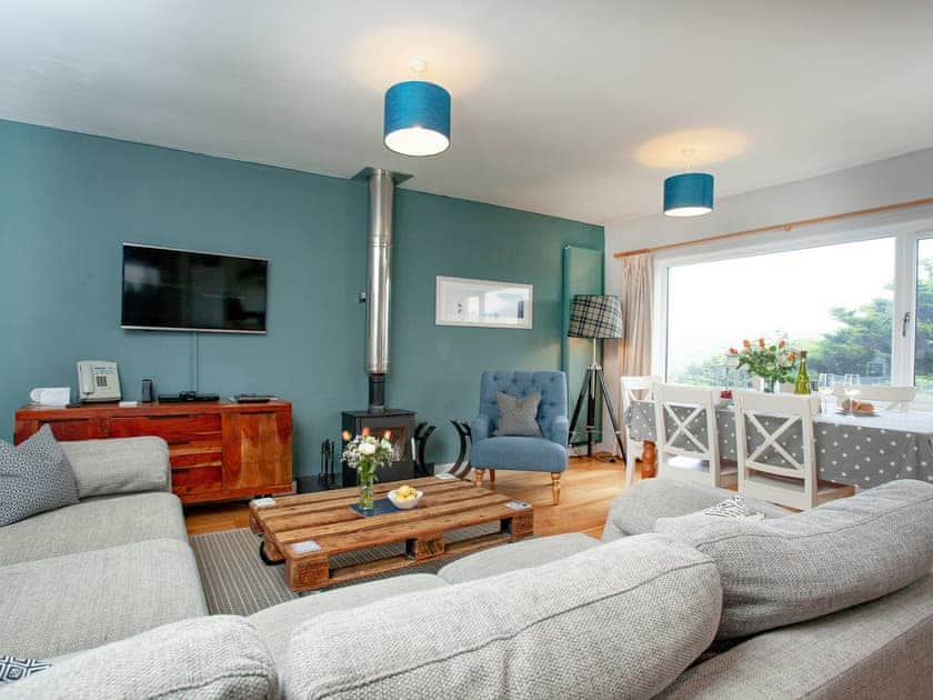 Living room/dining room | Semybadazee, Widemouth Bay