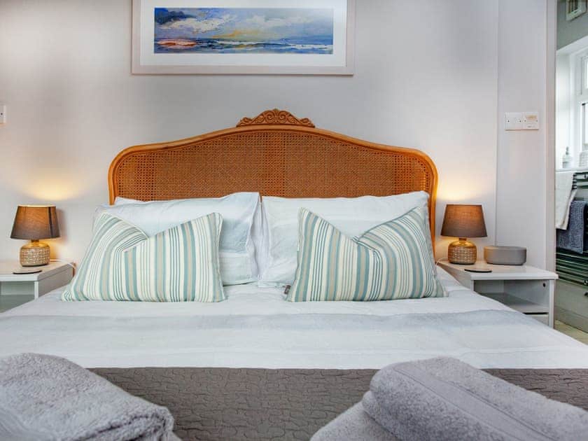 Double bedroom | Semybadazee, Widemouth Bay