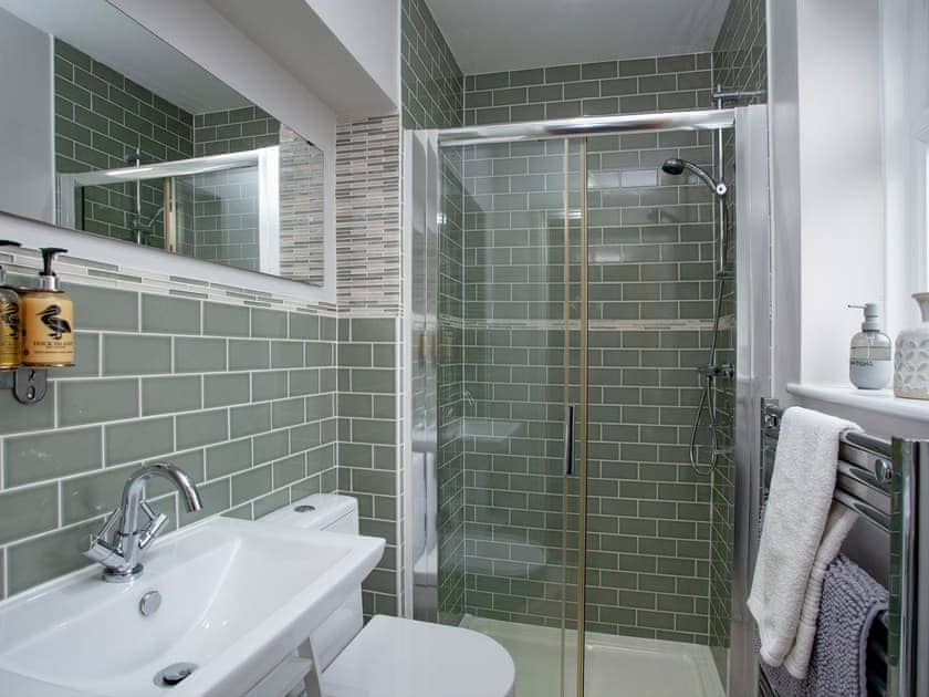 En-suite | Semybadazee, Widemouth Bay