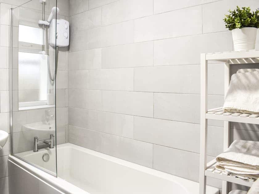 Bathroom | Seashell Cove, Cemaes Bay