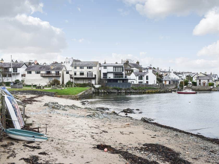 Surrounding area | Seashell Cove, Cemaes Bay