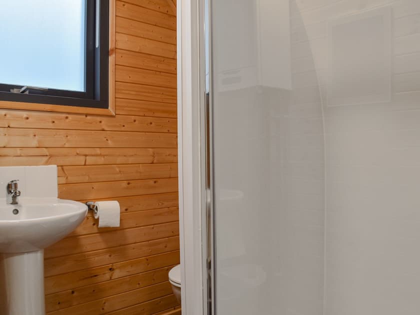 Shower room | Sky Pod - Waterfall Country Pods, Pontneddfechan