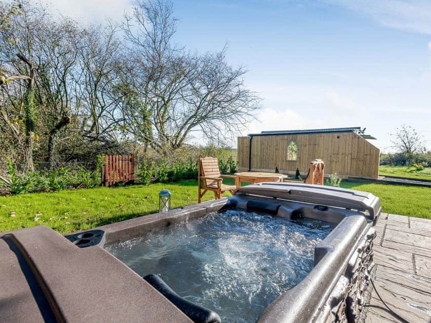 Hot tub | Brickyard Cottage, Blankney, near Lincoln