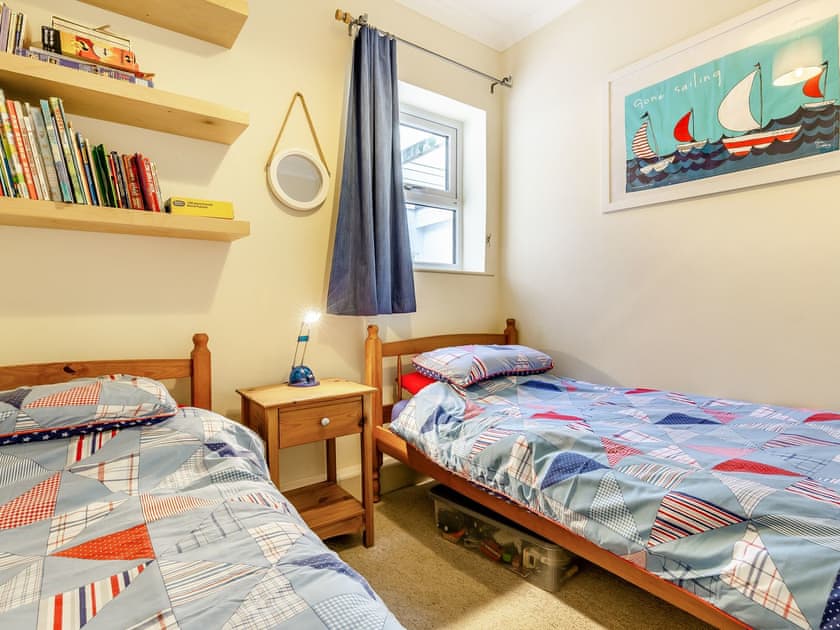 Twin bedroom | Mortreth, Porthtowan