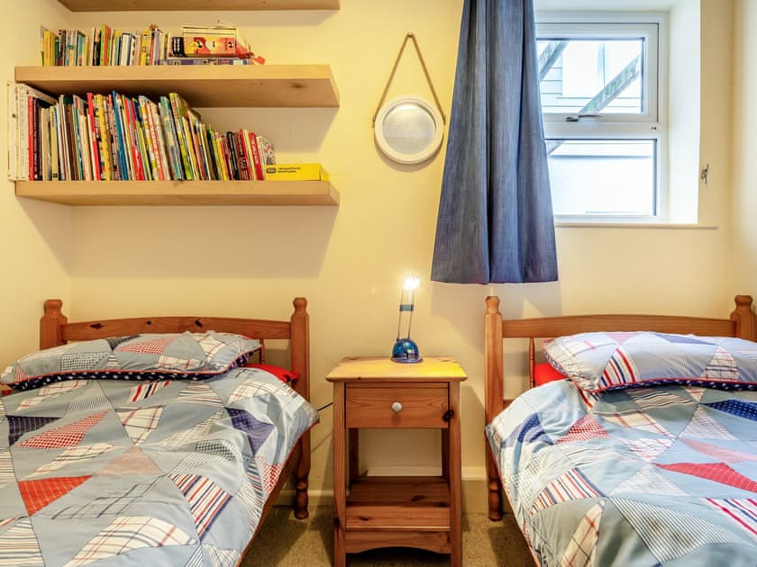 Twin bedroom | Mortreth, Porthtowan