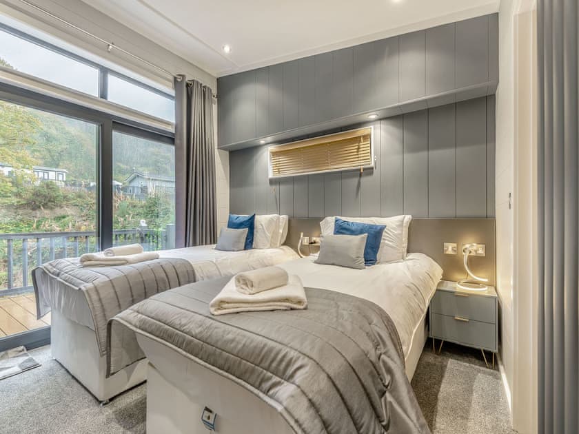Twin bedroom | The Powys Lodge, New Quay