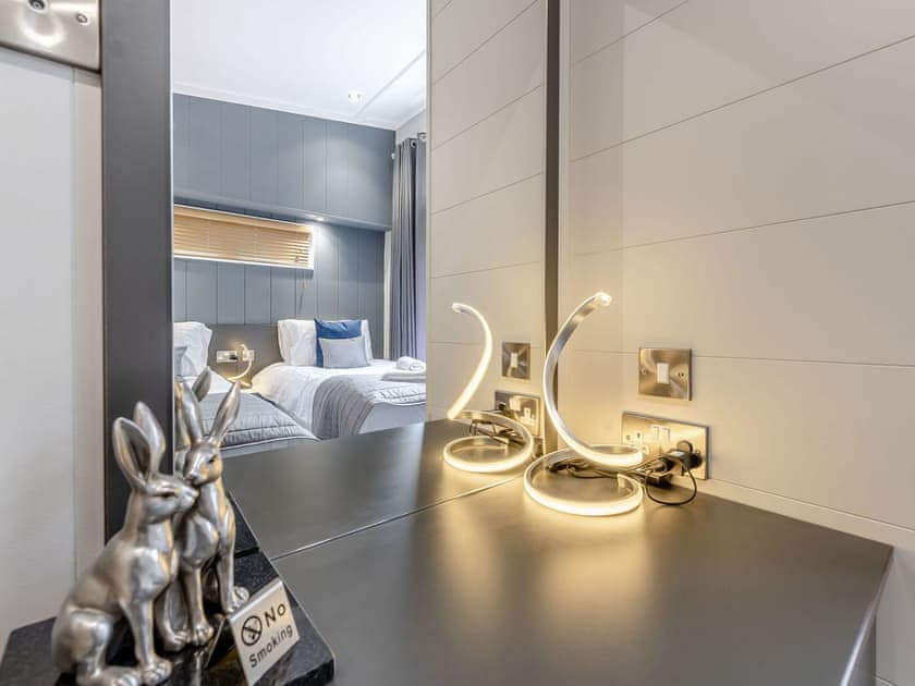 Twin bedroom | The Powys Lodge, New Quay