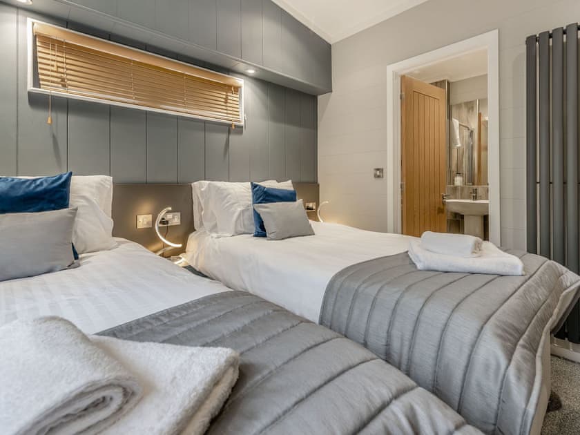 Twin bedroom | The Powys Lodge, New Quay