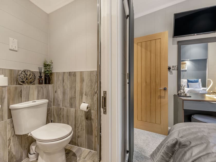En-suite | The Powys Lodge, New Quay