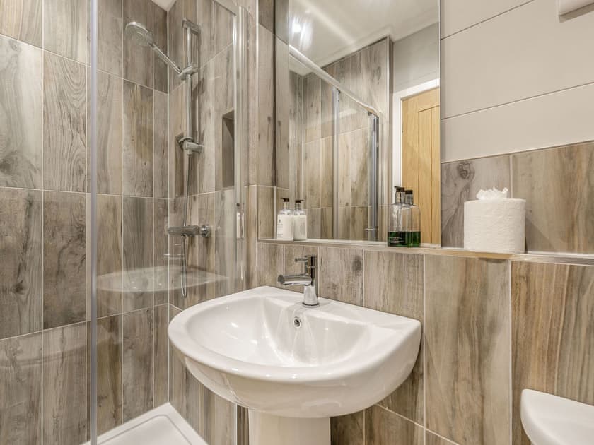 En-suite | The Powys Lodge, New Quay