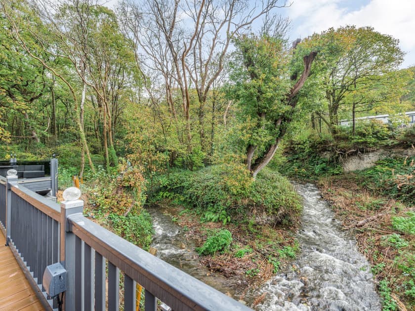 Setting | The Powys Lodge, New Quay