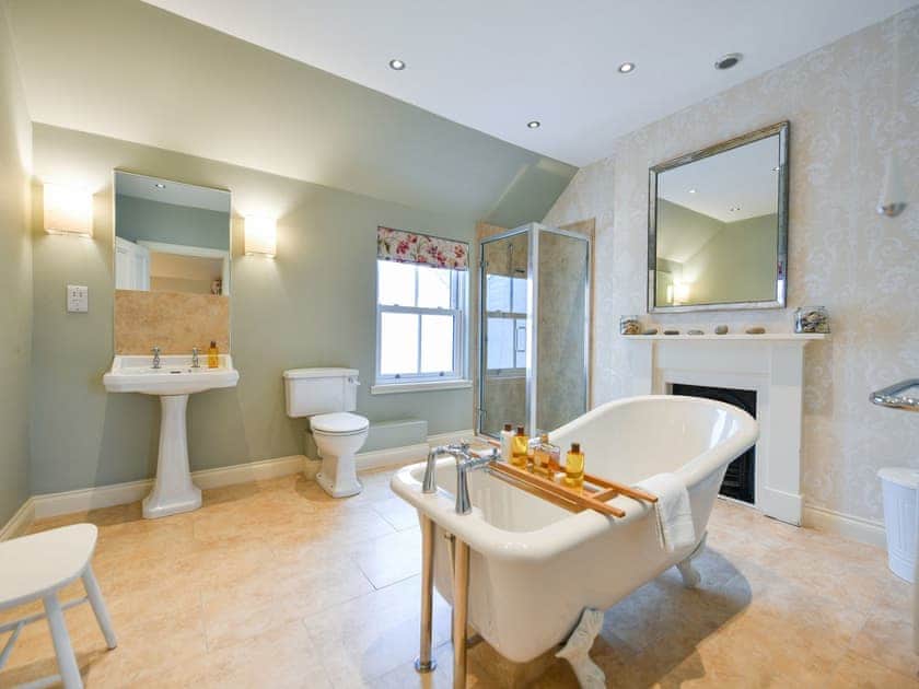 Bathroom | High Clachan Farmhouse - Corsewall Estate Holiday Cottages, Kirkcolm, near Stranraer