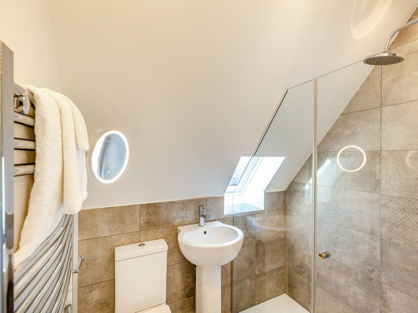En-suite | Buckley Farm, Barn 1 - Buckley Farm Barns, Oswestry