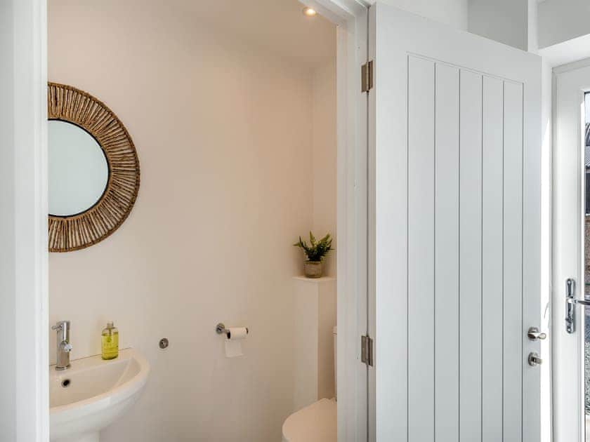 Groundfloor toilet | Buckley Farm, Barn 1 - Buckley Farm Barns, Oswestry