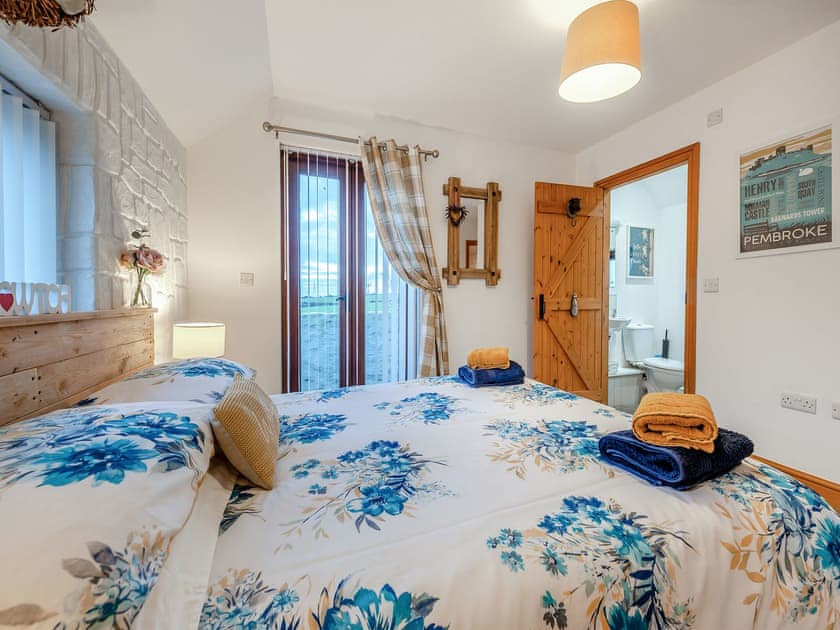 Double bedroom | The Granary - Mellaston Cottages, Hundleton, near Pembroke