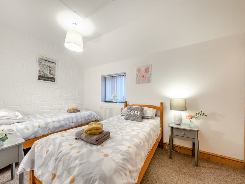 Twin bedroom | The Granary - Mellaston Cottages, Hundleton, near Pembroke