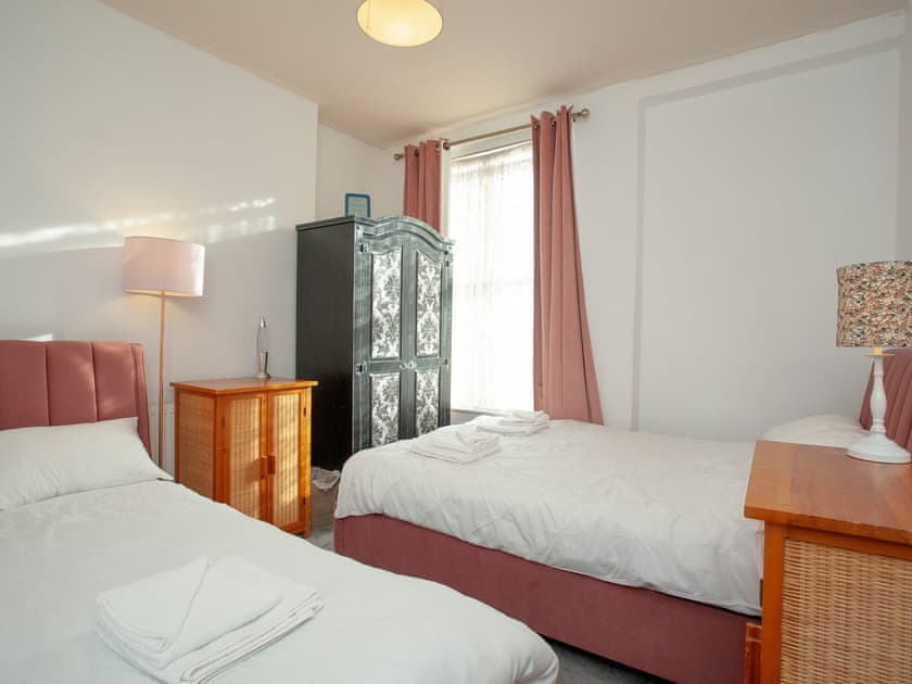 Twin bedroom | Devon Beach Station, Paignton