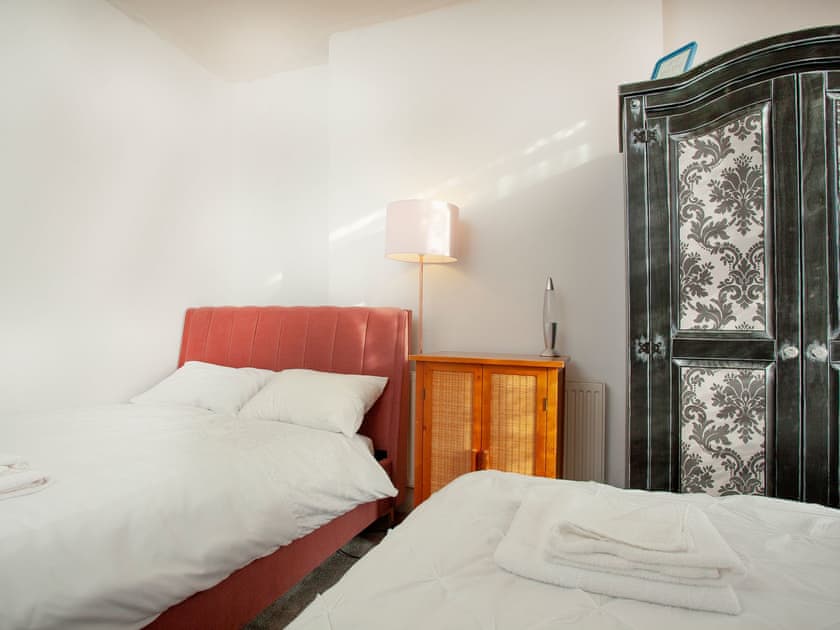Twin bedroom | Devon Beach Station, Paignton