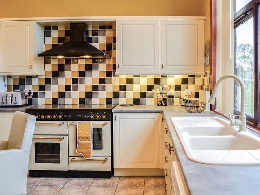 Kitchen | Redroofs By The Woods - Redroofs Retreats, Forfar